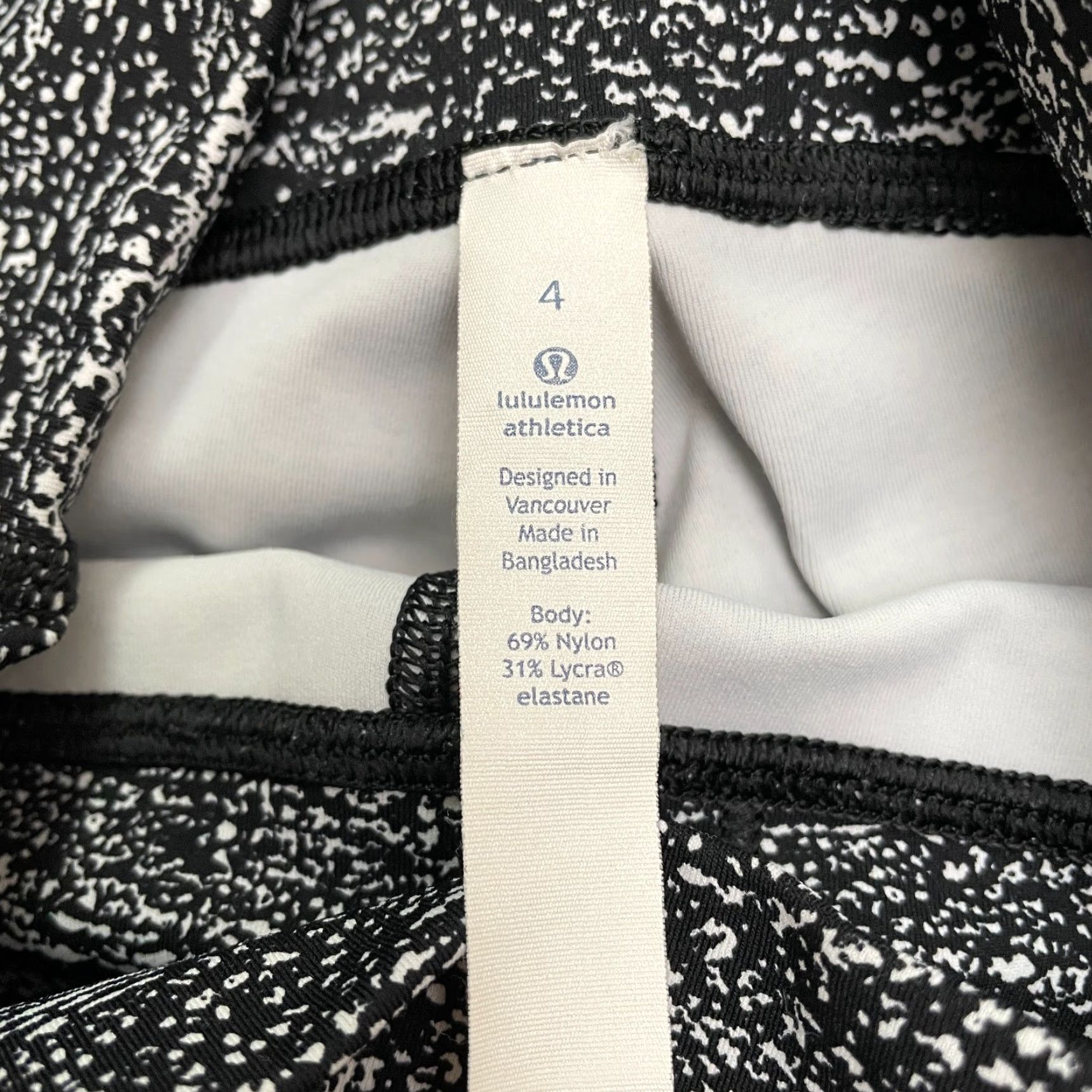 Lululemon Lululemon Athletica Crop Leggings Womens 4 Black Patterned Active 22x16.5 Size 27" / US 4 / IT 40 - 6 Thumbnail