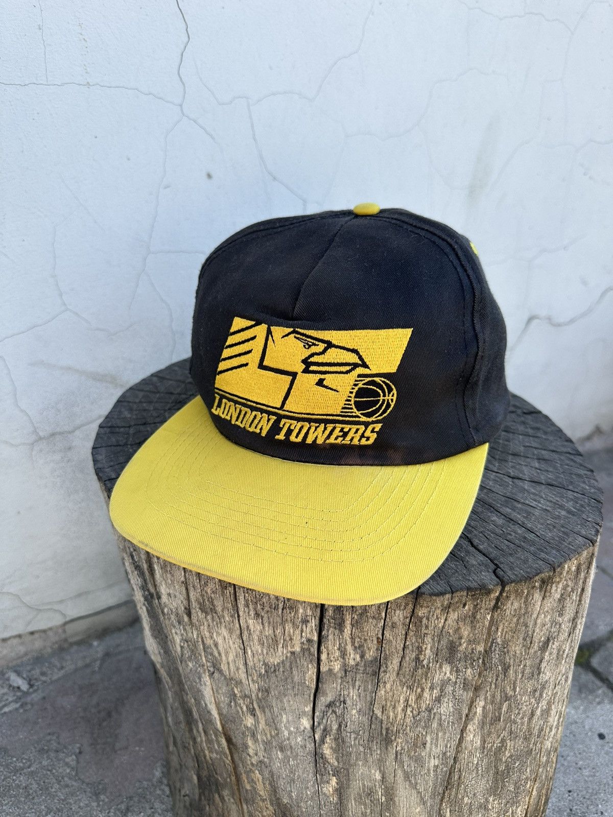 Sports Specialties × Vintage Vintage London Towers Basketball Cap Size ONE SIZE - 1 Thumbnail