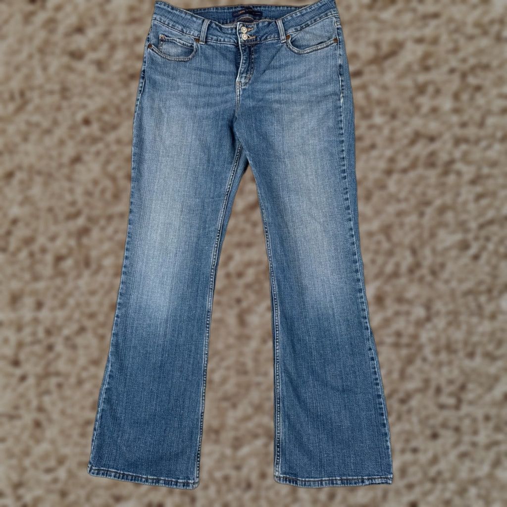Levi's Levis Jeans Womens 12 Blue Denim 526 Slender Bootcut Mid Rise Cotton Blend 32x31 Size 34" / US 12 / IT 48 - 1 Thumbnail