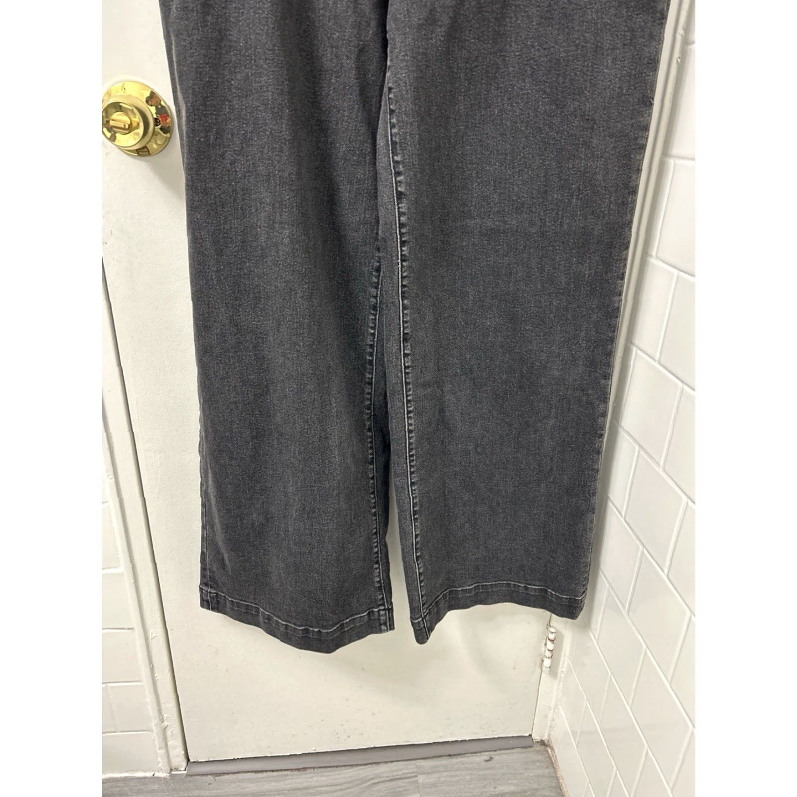 Lands' End Lands End Jeans Womens 36x33 Gray Wide-Leg 5-Pocket Denim NWT Regular Inseam 33 Cotton Spandex Charcoal Wash Pockets Logo Vintage: No ✓ Size 25" / US 0 / IT 36 - 3 Thumbnail