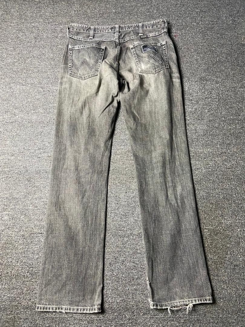 Wrangler Wrangler Classic Distressed Denim Jeans (162) Size US 32 / EU 48 - 2 Thumbnail