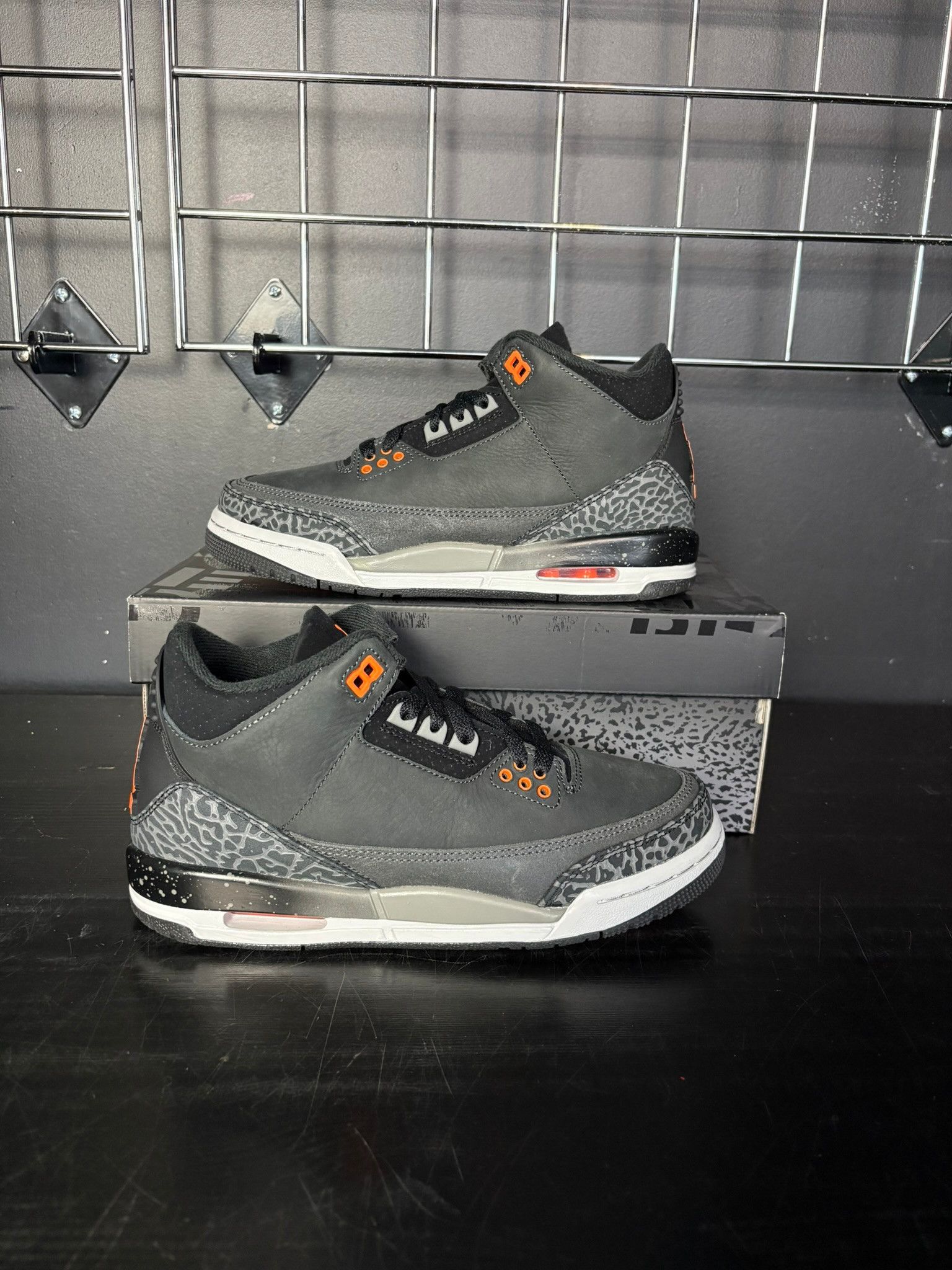 Jordan Brand Air Jordan 3 Retro "Fear Pack" (2023) (GS) - Size 6 Size US 6 / EU 39 - 1 Thumbnail