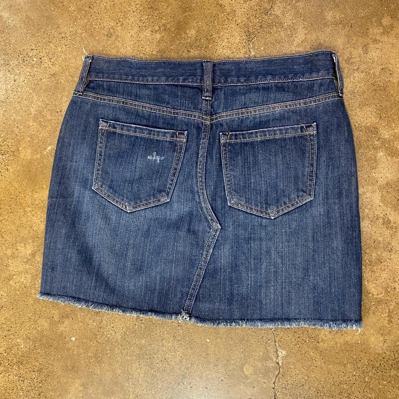 Old Navy Dark Wash Distressed Denim Mini Skirt Size 26" / US 2 / IT 38 - 4 Thumbnail
