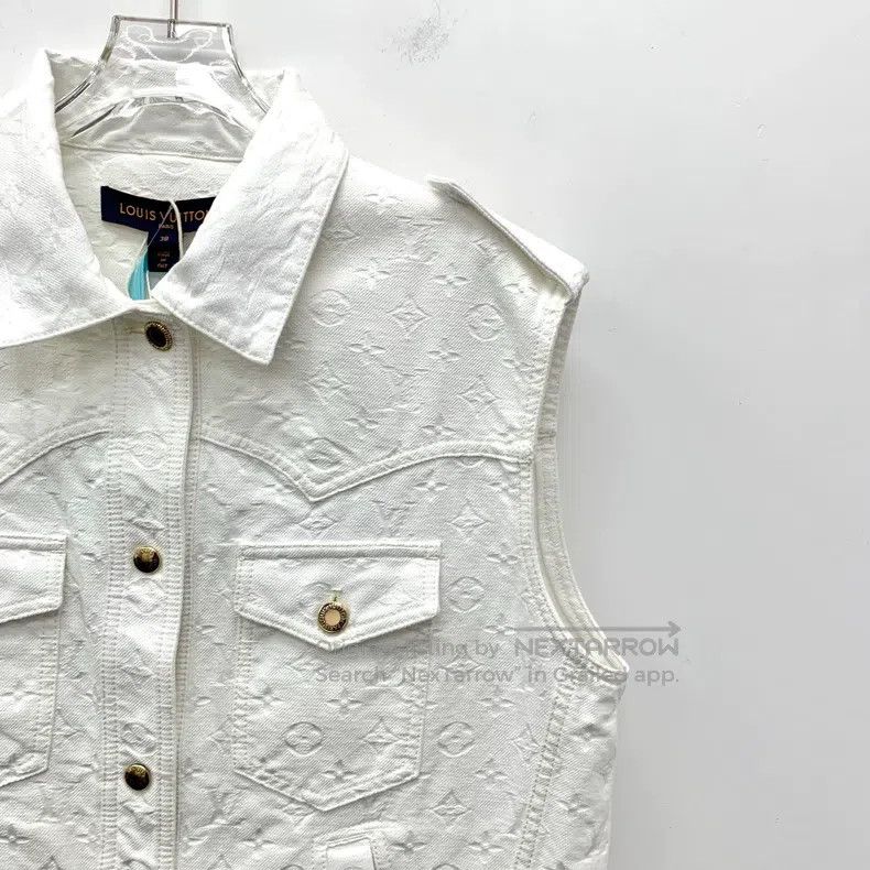 Louis Vuitton Louis Vuitton 23 white logo embossed cotton lapel single b Size XS / US 0-2 / IT 36-38 - 3 Thumbnail