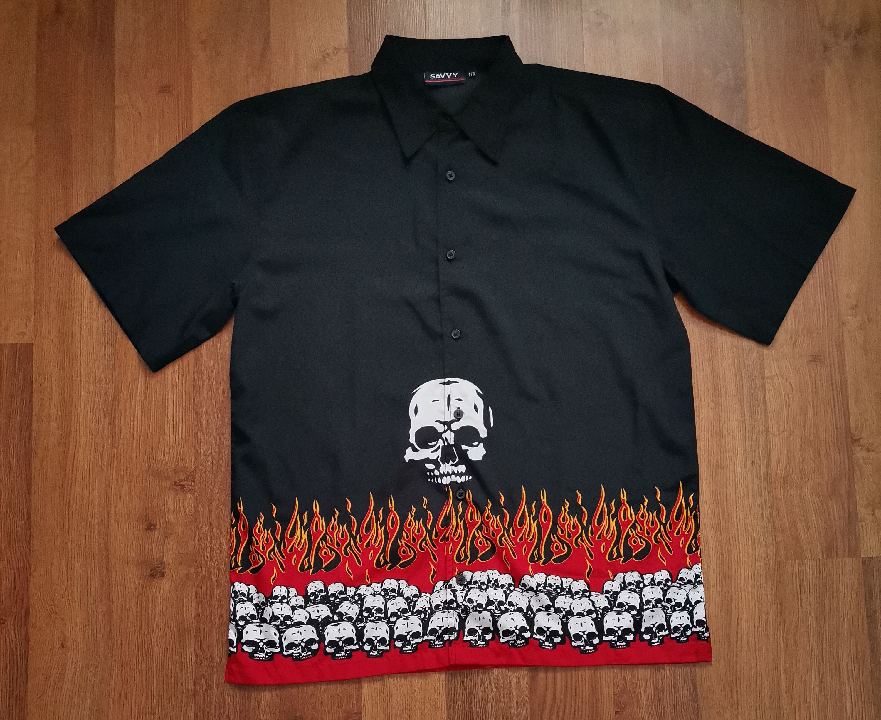 Vintage Vintage Savvy Skulls and Flames Shirt Size US L / EU 52-54 / 3 - 1 Thumbnail