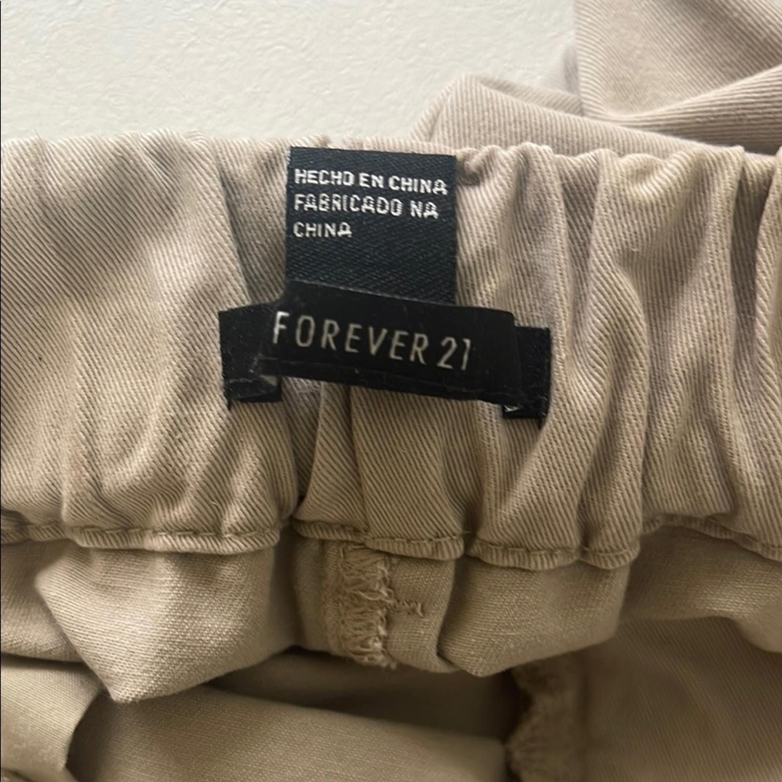 Forever 21 Forever 21 Women's Tan Cargo Pants size S Size 28" / US 6 / IT 42 - 2 Thumbnail