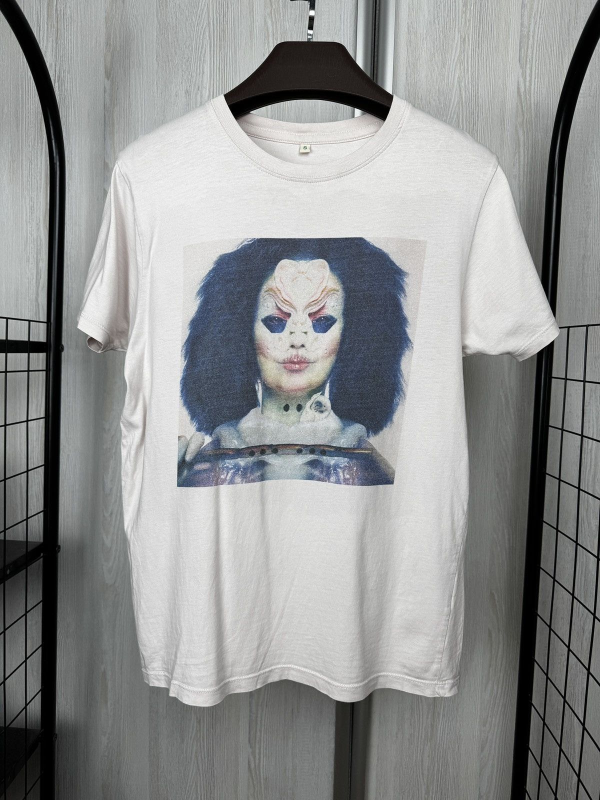 Band Tees Bjork Utopia light pink band tee shirt rare Size US S / EU 44-46 / 1 - 2 Thumbnail