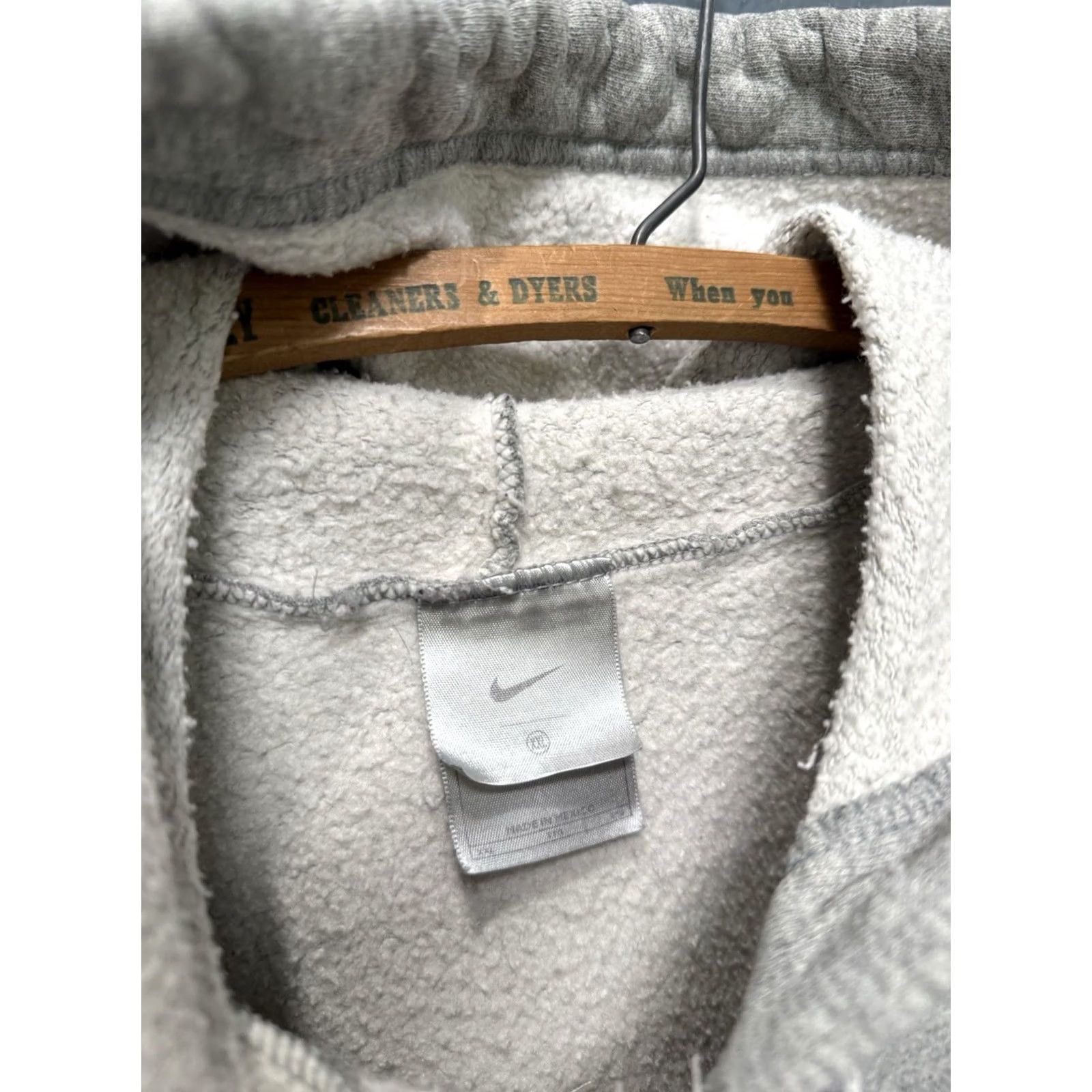 Nike VINTAGE Nike Hoodie Gray Check Swoosh 2XL Men’s Size US XXL / EU 58 / 5 - 2 Thumbnail