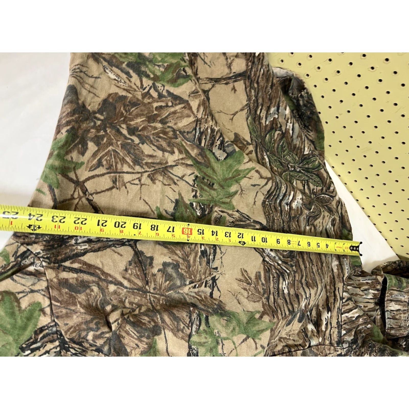 Realtree VINTAGE Realtree Shirt Mens LT Big & Tall Button-Up Camouflage Pockets Long Sleeve Collared Button-Down Size US L / EU 52-54 / 3 - 8 Thumbnail