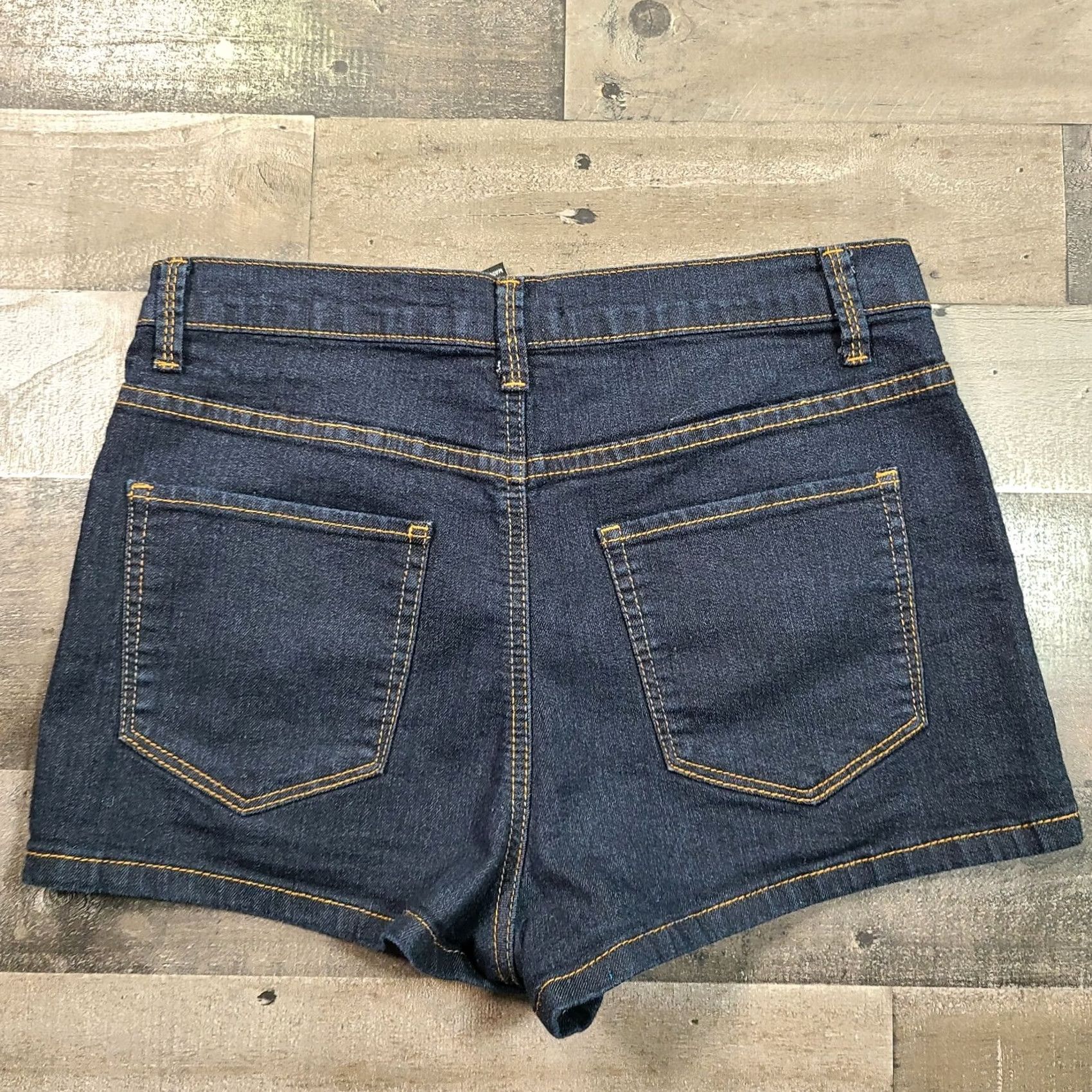 Forever 21 FOREVER 21 Women Dark Blue Denim Mom Jean Shorts Size 29 Regular Solid High Rise Size 29" - 2 Thumbnail