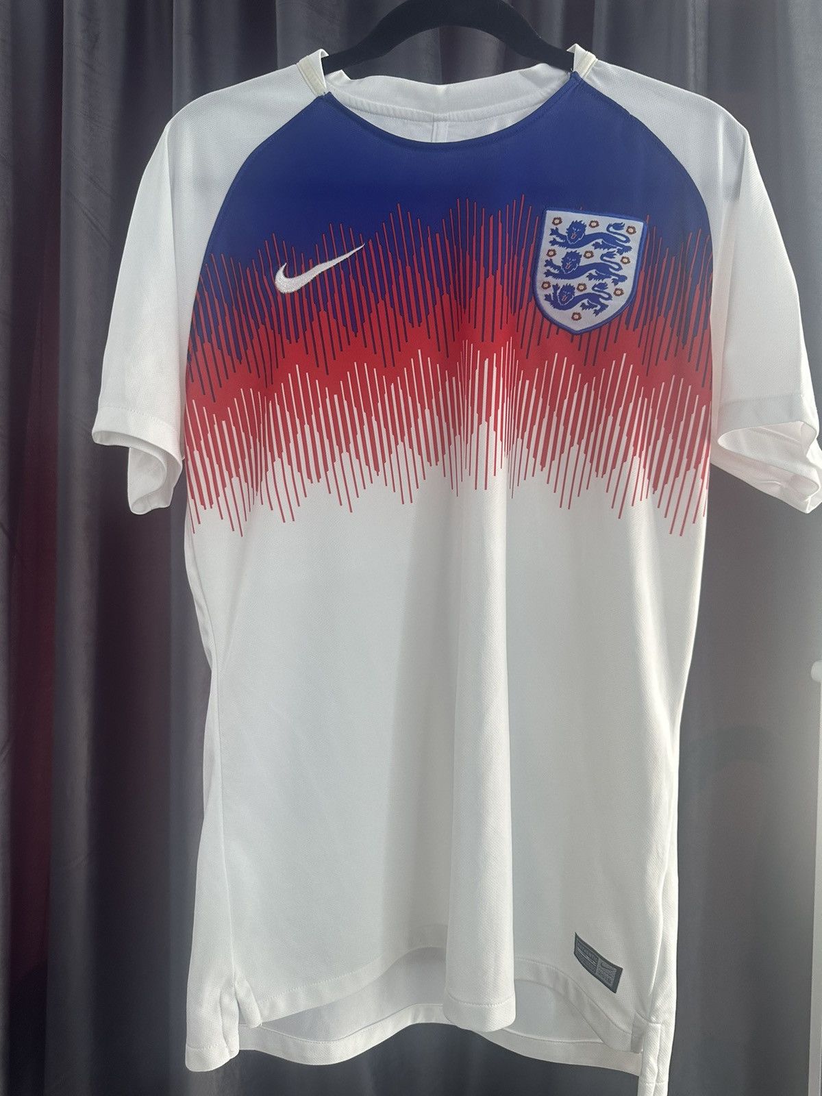 Nike Nike × Soccer Jersey National Team England Size US L / EU 52-54 / 3 - 1 Thumbnail