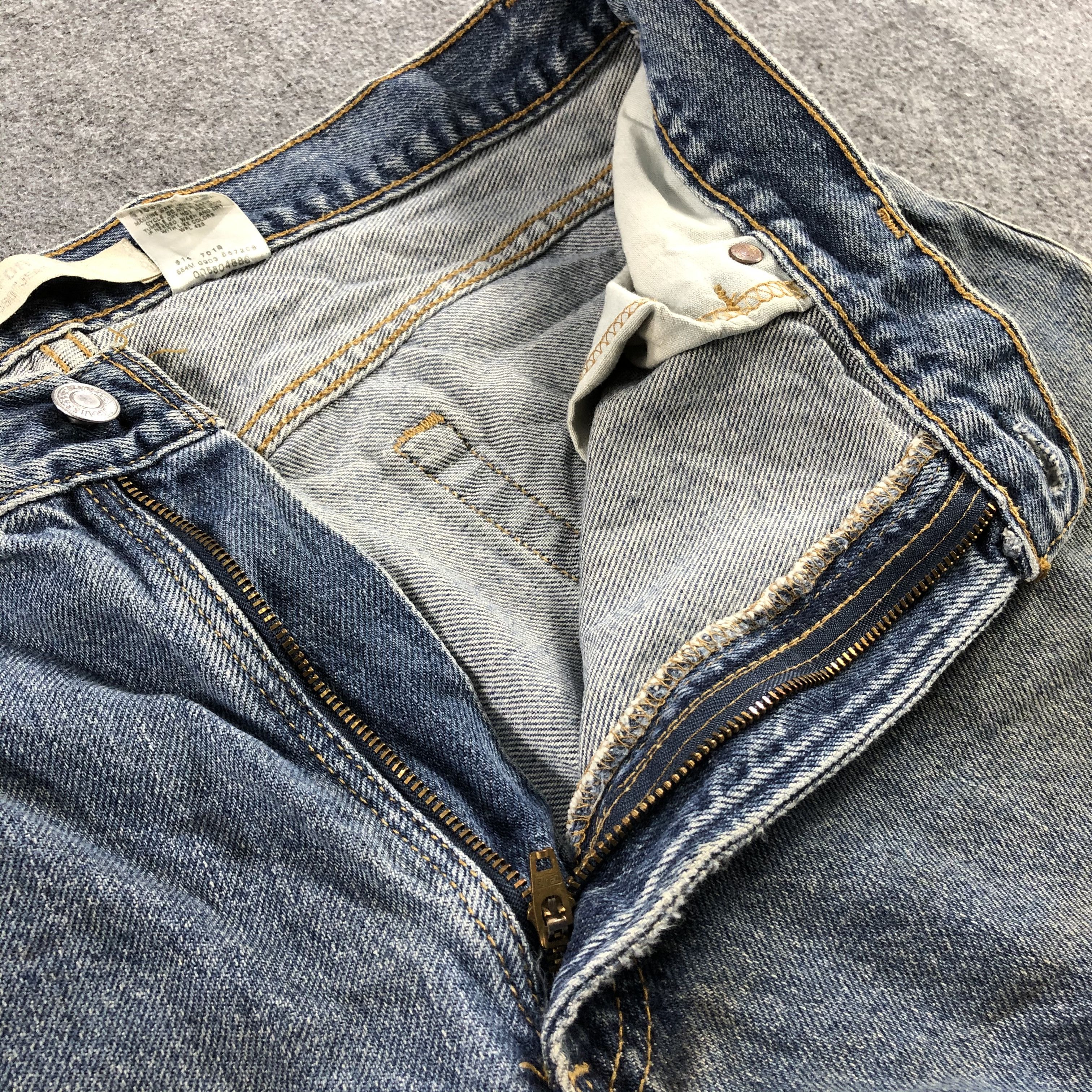 Levi's Vintage Blue Wash Levis 560 Jeans-J2340 Size US 35 - 8 Thumbnail