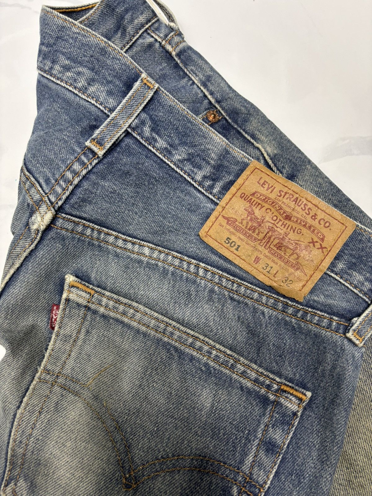 Levi's VINTAGE LEVIS 501 DISTRESSED DENIM JEANS Size US 31 - 9 Thumbnail