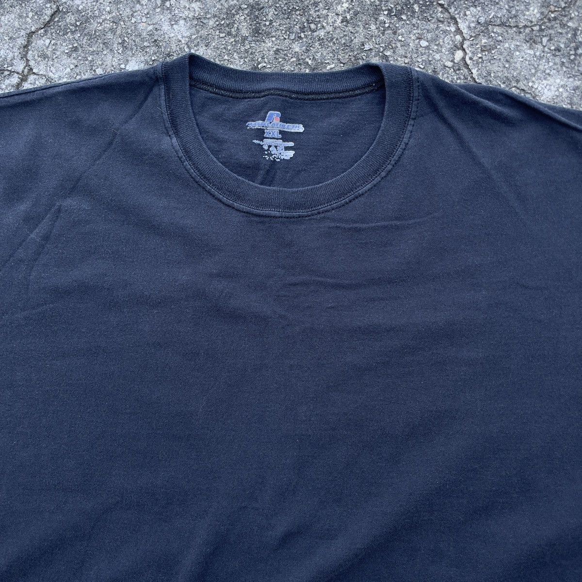 Russell Athletic × Vintage Vintage Y2K RUSSELL ATHLETIC Faded Black Blank T Shirt Size US XXL / EU 58 / 5 - 2 Thumbnail