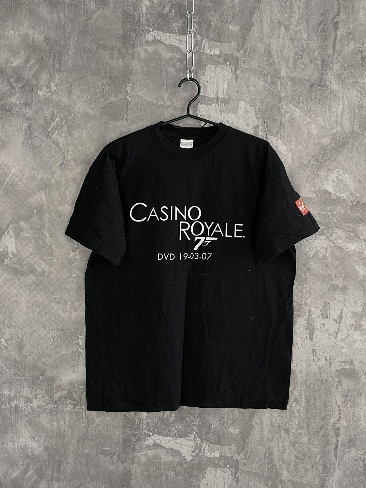 Vintage Vintage Casino Royale Film Promo T-shirt Size US L / EU 52-54 / 3 - 1 Thumbnail
