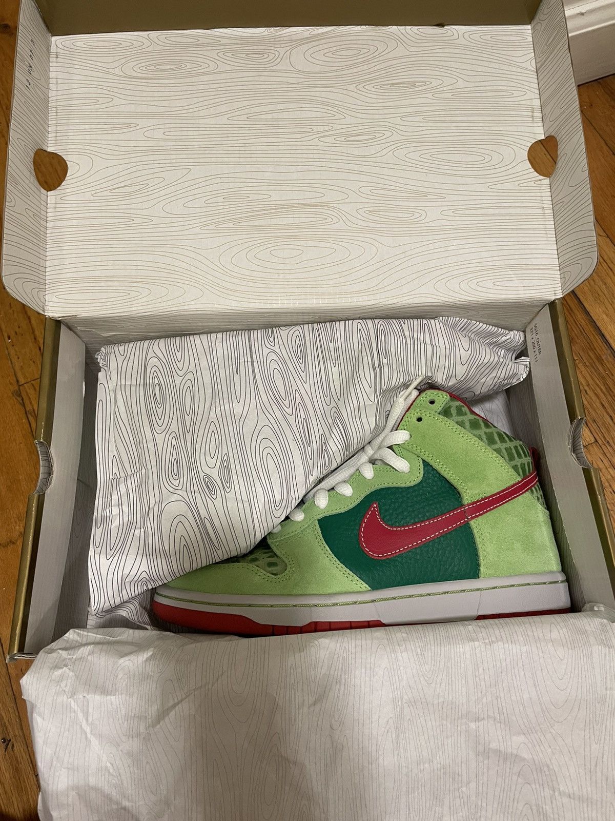 Nike SB Nike SB Dunk High Motley Crue Dr. Feelgood size 6 green red Size US 6 / EU 39 - 6 Thumbnail