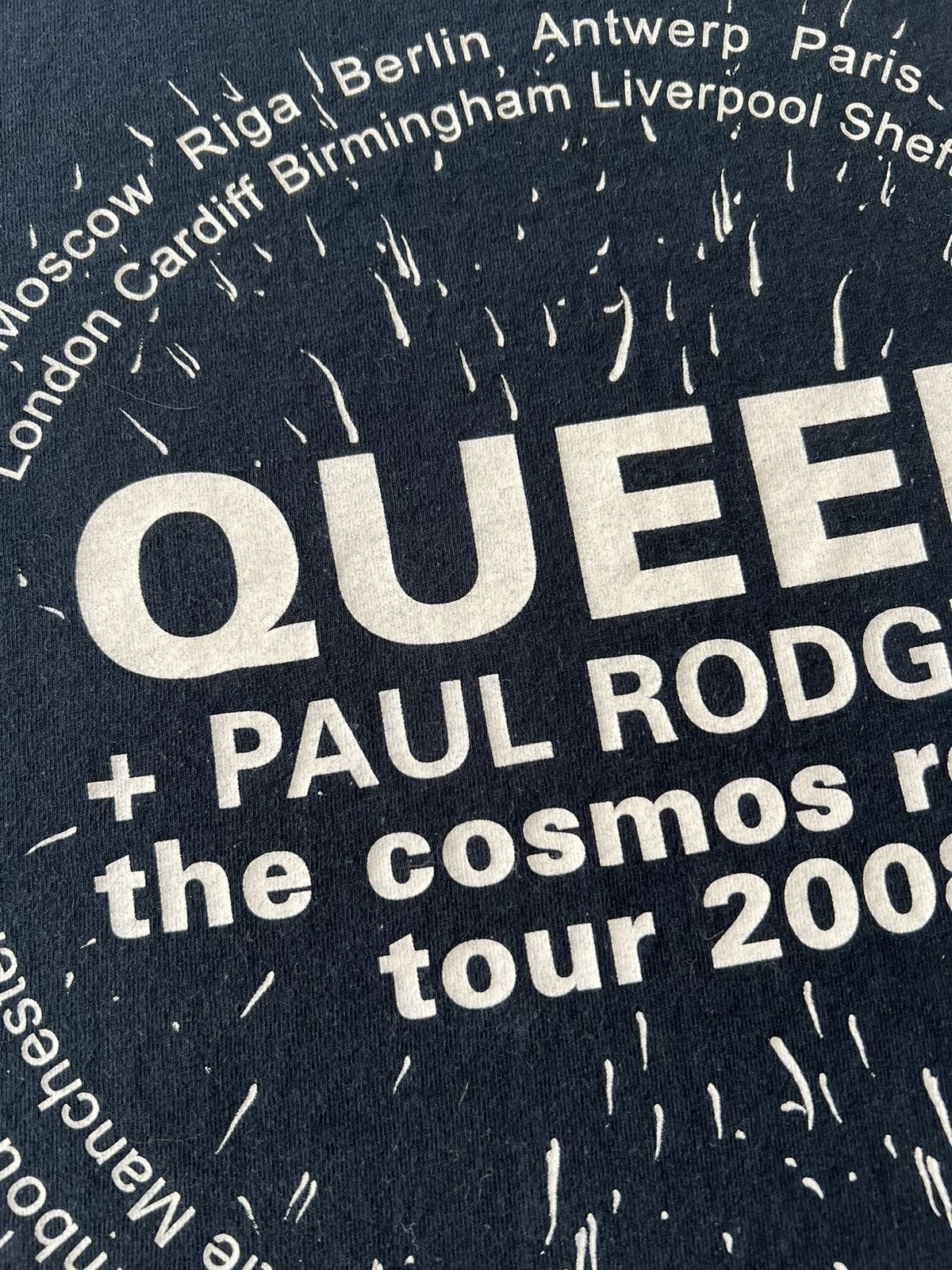 Band Tees Vintage 2008 Queen Paul Rodgers The Cosmos Rocks Tour Tshirt Size US L / EU 52-54 / 3 - 14 Thumbnail