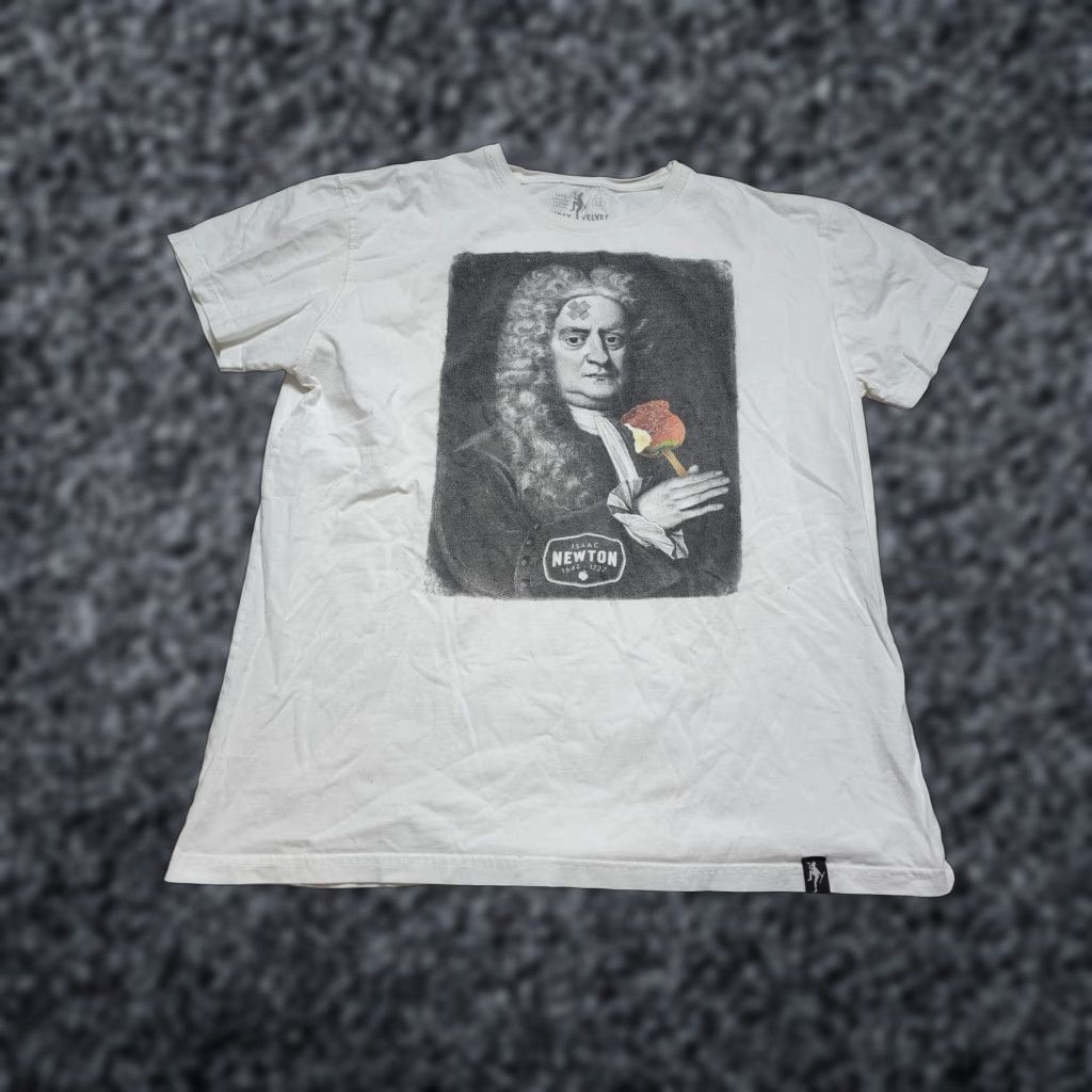 Velvet VINTAGE DIRTY VELVET Sir Isaac Newton T-shirt Mens 2XL White Crew Neck Short Sleeve Graphic Print Distressed Size US XXL / EU 58 / 5 - 1 Thumbnail