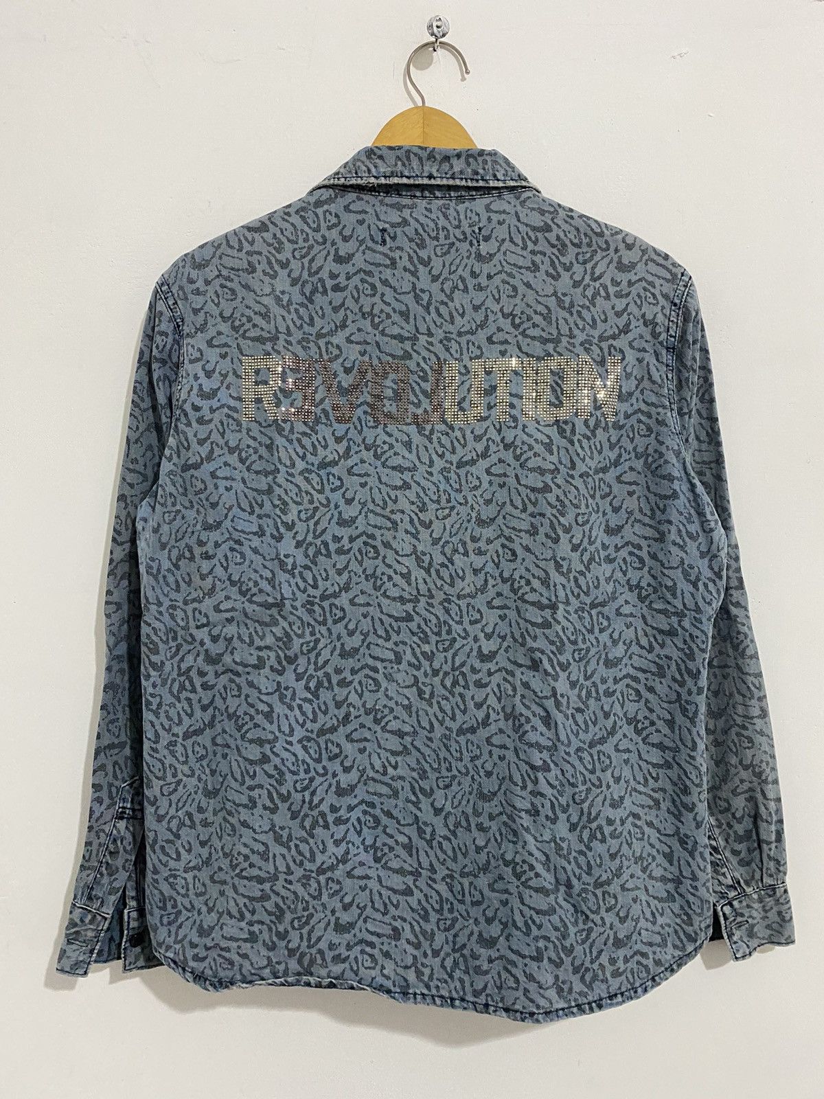 If Six Was Nine × Japanese Brand × Le Grande Bleu (L.G.B.) 💸BINDINGOFFER💸Recycle Denim Revolution Blue Tiger Shirt Size US L / EU 52-54 / 3 - 1 Thumbnail
