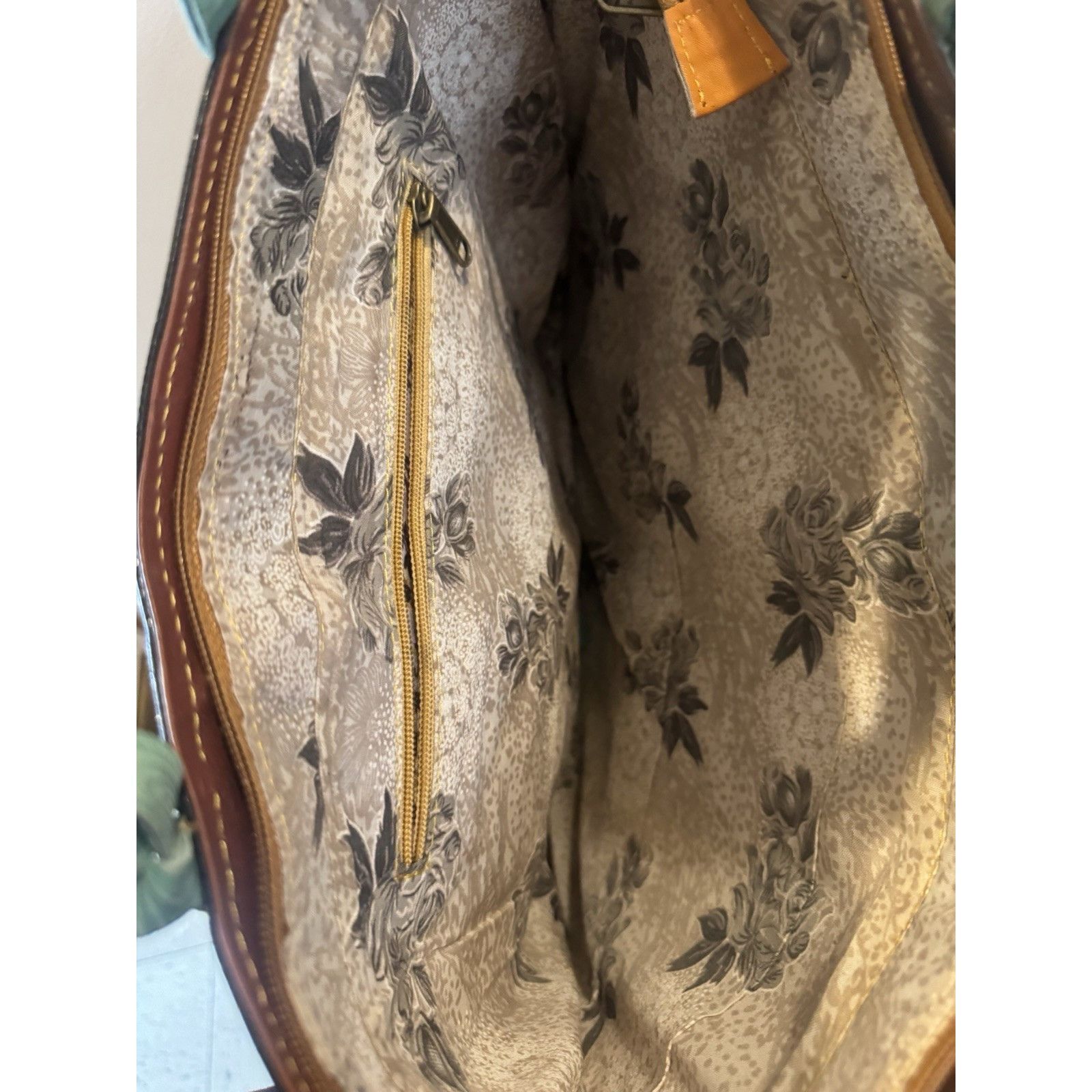 Other Folklore Couture Cow-Hid Purse/Tote New Size ONE SIZE - 4 Thumbnail