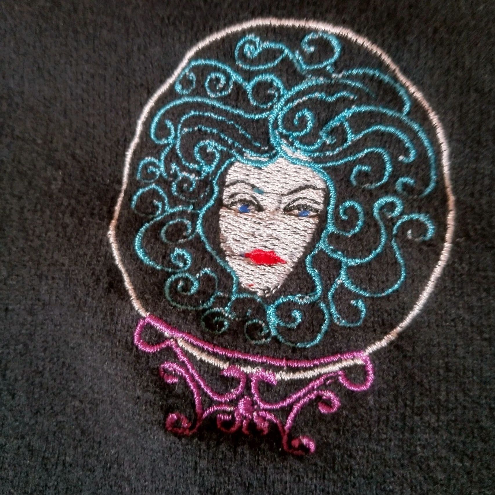 Vintage VINTAGE Haunted Mansion Madame Leota Sweater Women 2X Old Navy Black V Neck Halloween Size XXL / US 16-18 / IT 52-54 - 4 Thumbnail