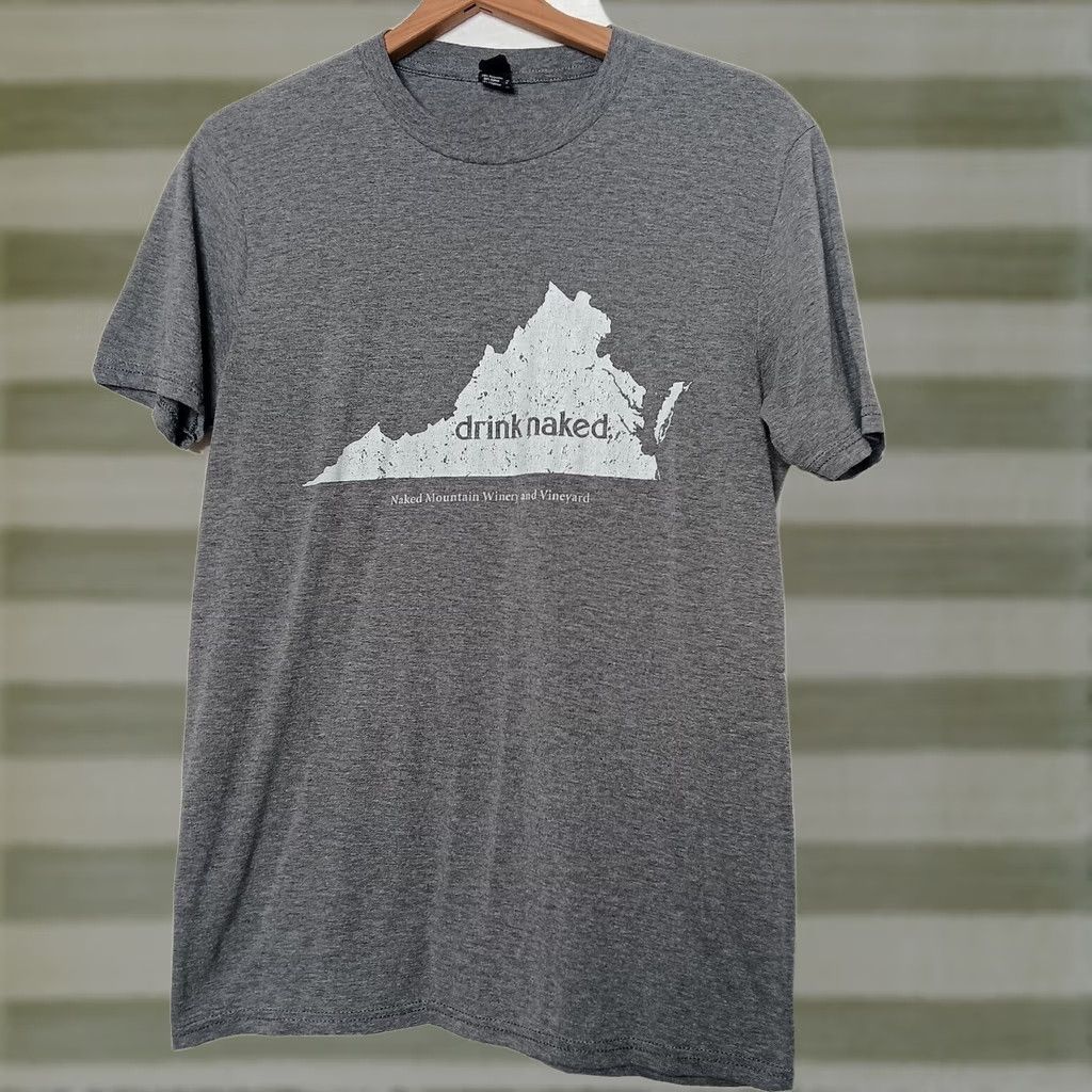 Vintage District Naked Mountain Winery Shirt S Gray Short Sleeve Crew Neck T-Shirt Men Graphic Print Virginia Winery Wine Theme Size US S / EU 44-46 / 1 - 1 Thumbnail