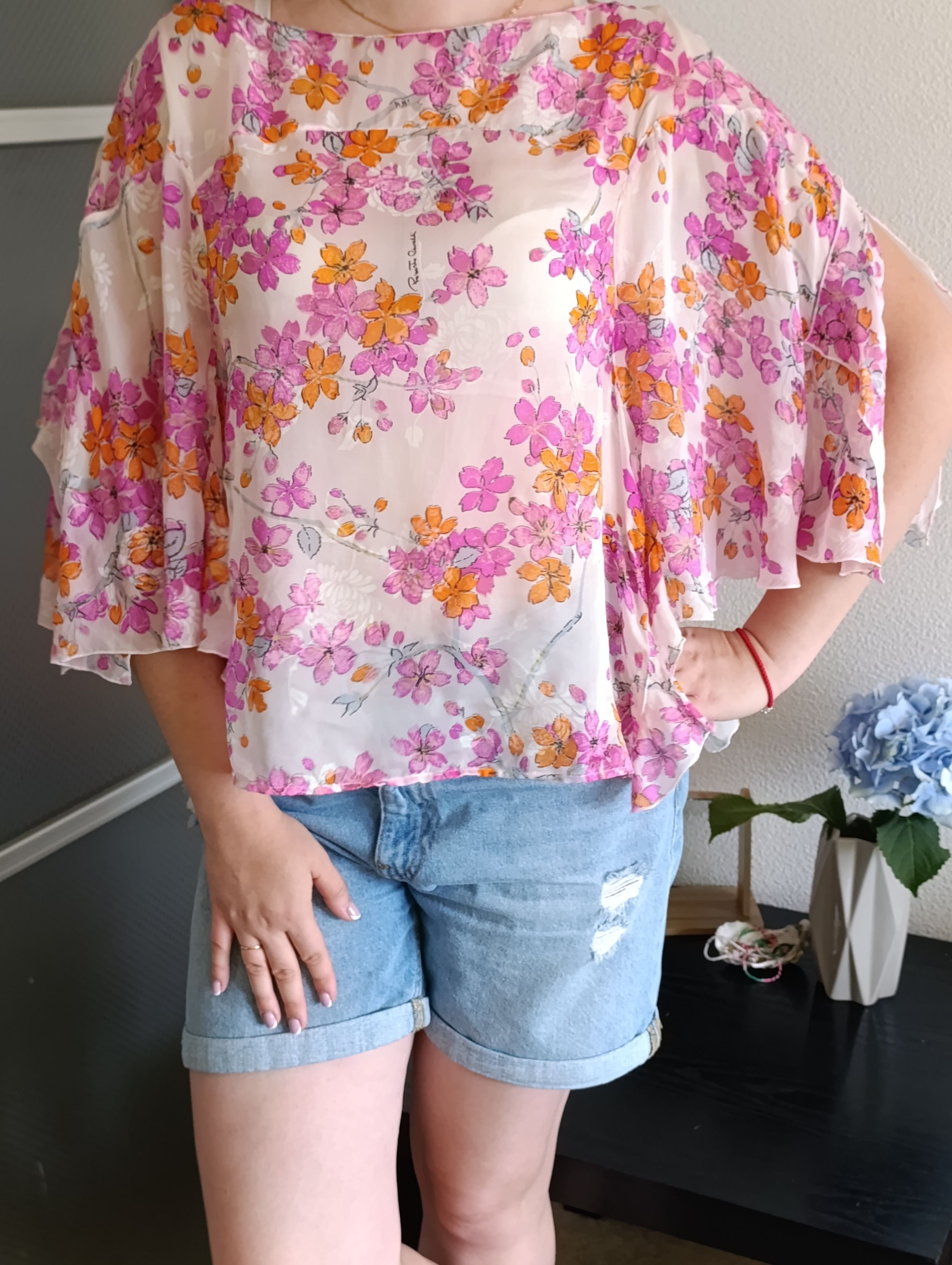 Roberto Cavalli ROBERTO CAVALLI VINTAGE SILK BLOUSE WITH FLOWERS PRINT Size S / US 4 / IT 40 - 1 Thumbnail