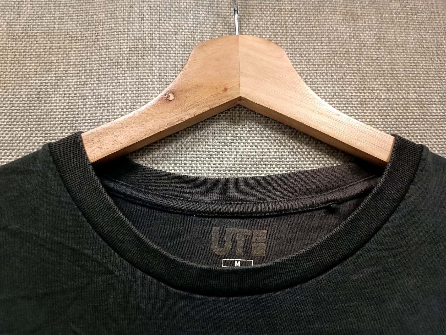Kaws × Uniqlo t shirt kaws x uniqlo very rare Size US M / EU 48-50 / 2 - 3 Thumbnail