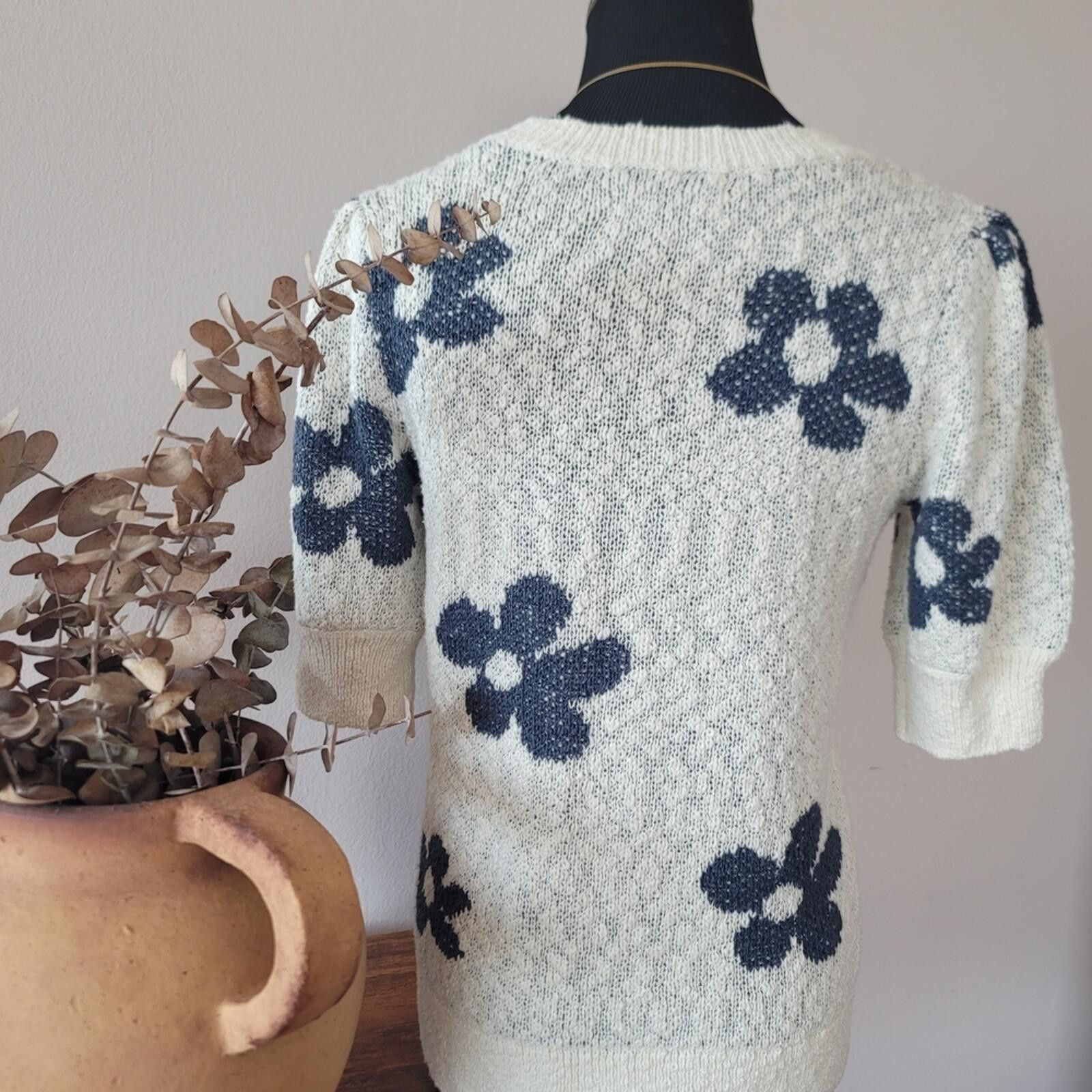 Sonoma Sonoma Cream and Navy Flower Short Sleeve Sweater Sz Sm Size S / US 4 / IT 40 - 4 Thumbnail
