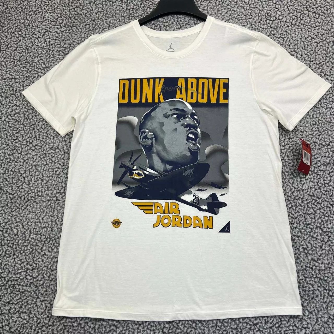 Jordan Brand Air Jordan Shirt Men Dunk from Above Jumpman Crew Neck New L Size US L / EU 52-54 / 3 - 1 Thumbnail