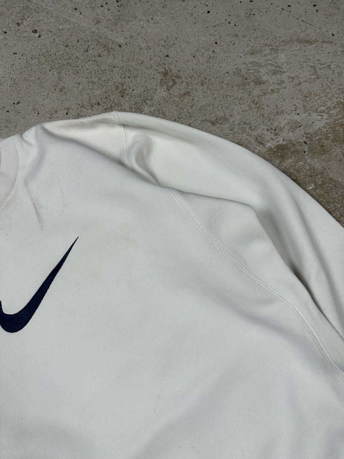 Nike × Vintage Vintage Y2K Nike White Center Big Swoosh Crewneck Size US S / EU 44-46 / 1 - 10 Thumbnail