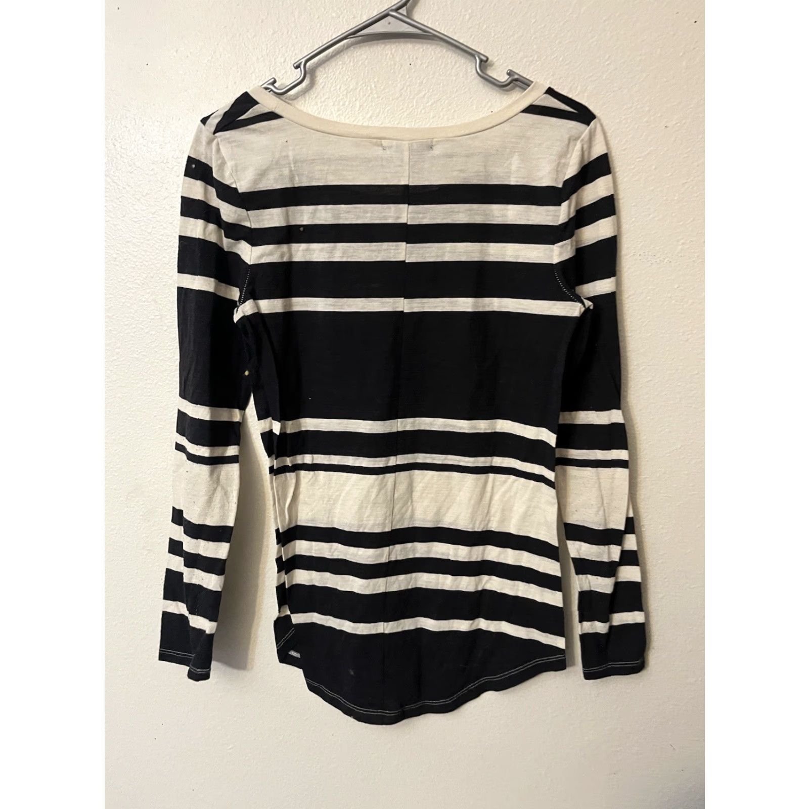 Old Navy Old Navy Women's Medium Black White Striped Long Raglan Sleeved Top Size M / US 6-8 / IT 42-44 - 2 Thumbnail