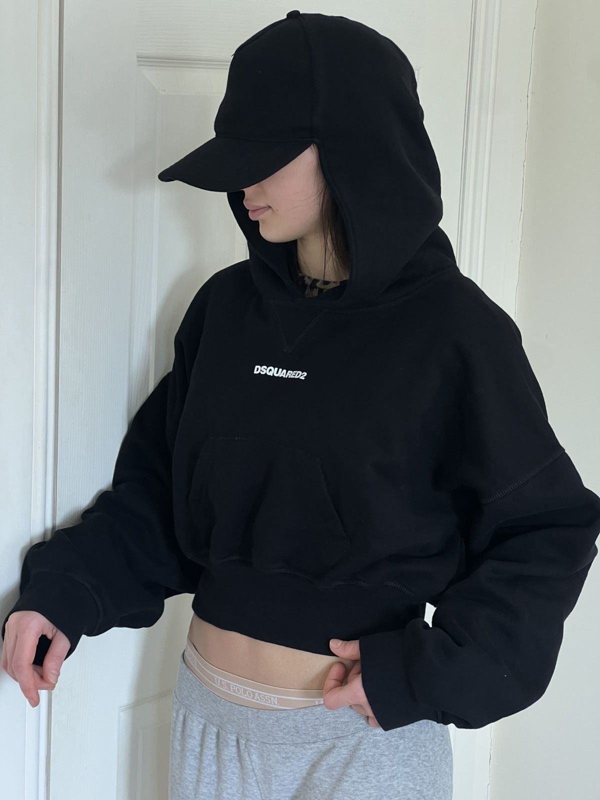 Dsquared2 DSQUARED2 ATTACHED CAP LOGO CROPPED HOODIE WOMEN Size L / US 10 / IT 46 - 1 Thumbnail