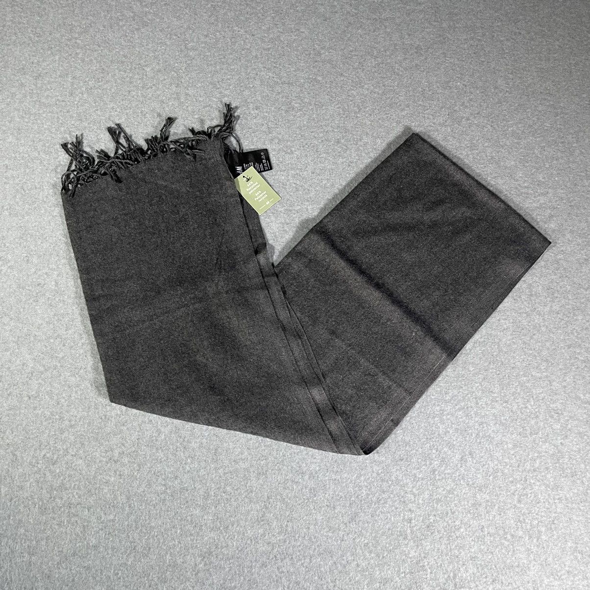 H&M H&M dark gray unisex scarf Size ONE SIZE - 1 Thumbnail