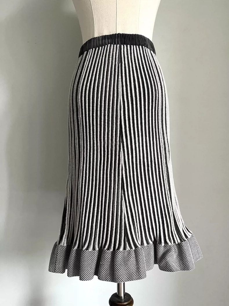 Issey Miyake Issey Miyake size:2 A grey main line skirt Size 31" - 5 Thumbnail