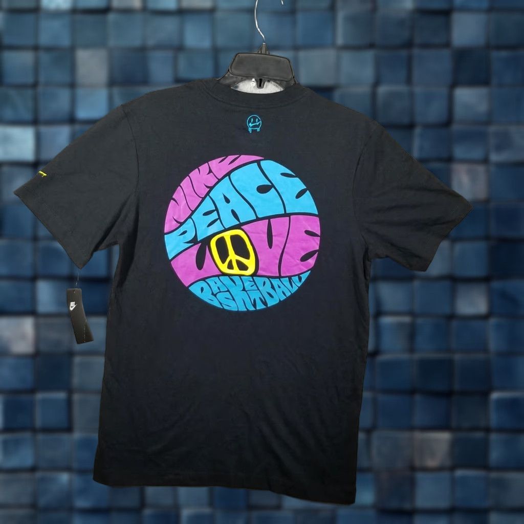 Nike VINTAGE Nike Shirt Mens Small Black Peace Love Basketball Graphic Tee Size US S / EU 44-46 / 1 - 1 Thumbnail