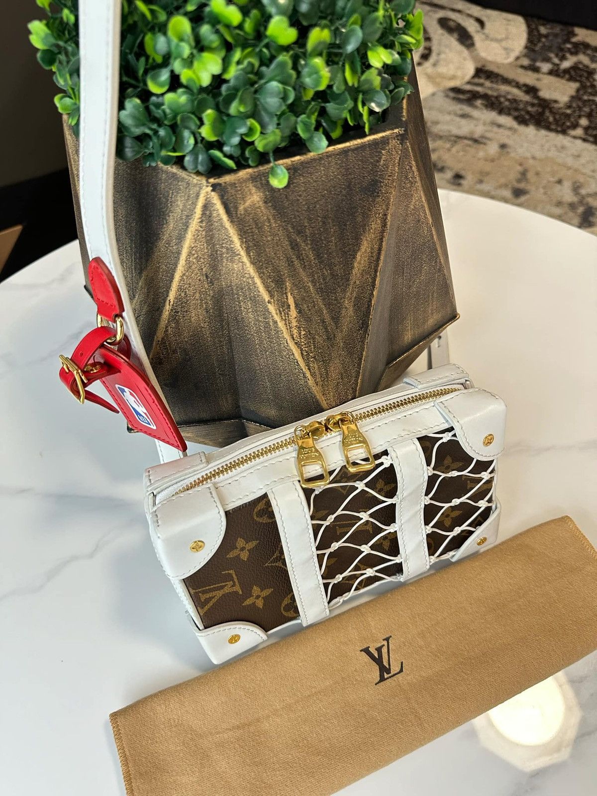 Louis Vuitton × NBA × Virgil Abloh Louis Vuitton NBA Trunk Size ONE SIZE - 5 Thumbnail