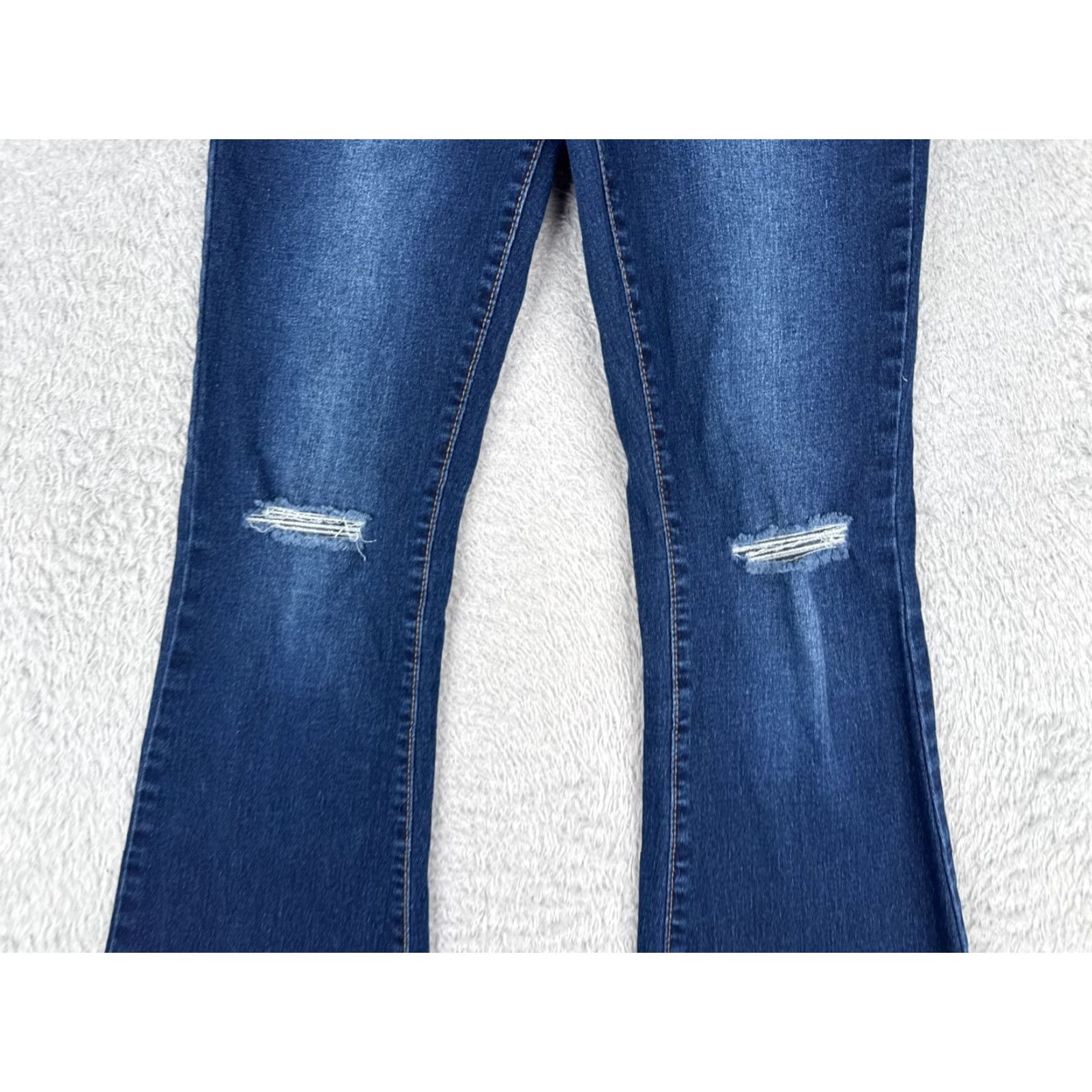 Vintage YMI Jeans Juniors 5 Blue Denim Flared Distressed Mid Rise Cotton Blend 24x31 Jeans Women Vintage No Zip 5-Pocket Design Inseam 31 in Light Export? Size 27" / US 4 / IT 40 - 3 Thumbnail