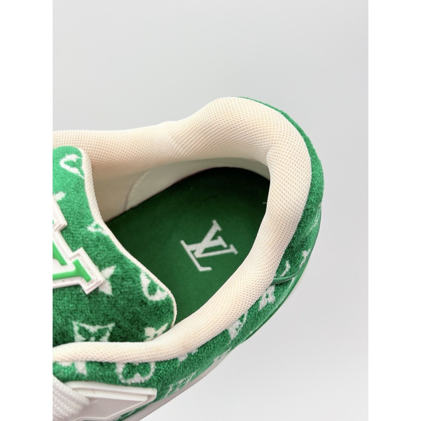 Louis Vuitton Louis Vuitton Trainer ' Green White Monogram ' | GREAT! Size US 10 / EU 43 - 12 Thumbnail