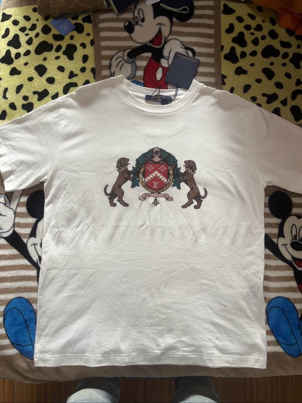 Louis Vuitton Louis Vuitton Embroidered Crest T-Shirt Size S Size US S / EU 44-46 / 1 - 1 Thumbnail