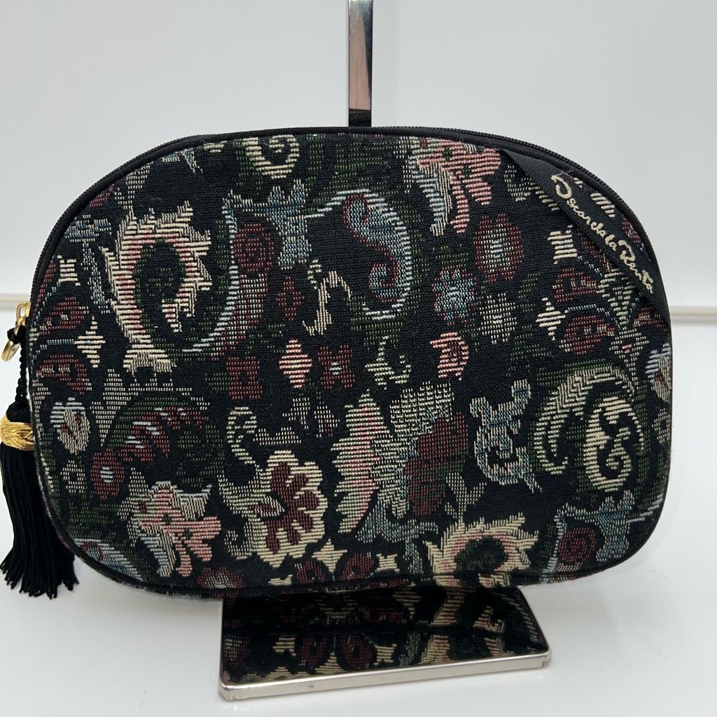 Oscar De La Renta Oscar De La Renta Vintage Needlepoint Pouch With hangtag and Size ONE SIZE - 1 Thumbnail