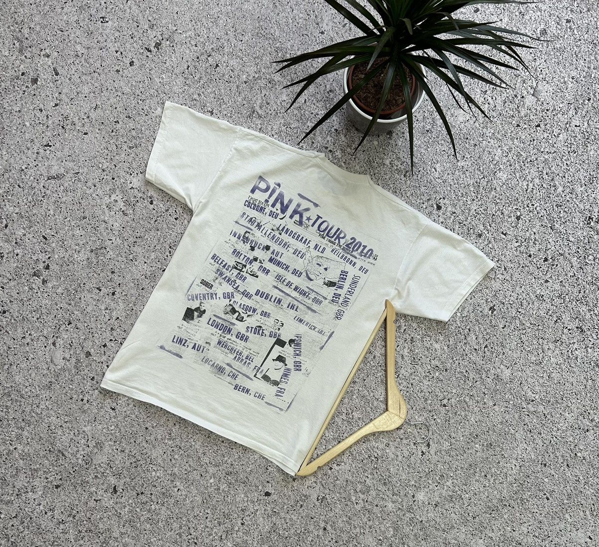 Band Tees × Vintage Vintage Rock Band Pink Tour 2010 Retro T-Shirt Y2K Hype Size US L / EU 52-54 / 3 - 2 Thumbnail