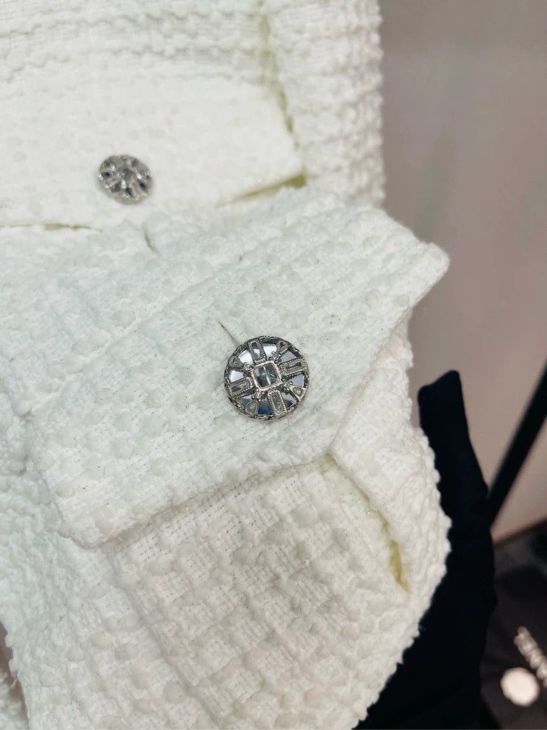 Chanel Chanel 22c early spring white moonlight round neck four poc Size S / US 4 / IT 40 - 4 Thumbnail