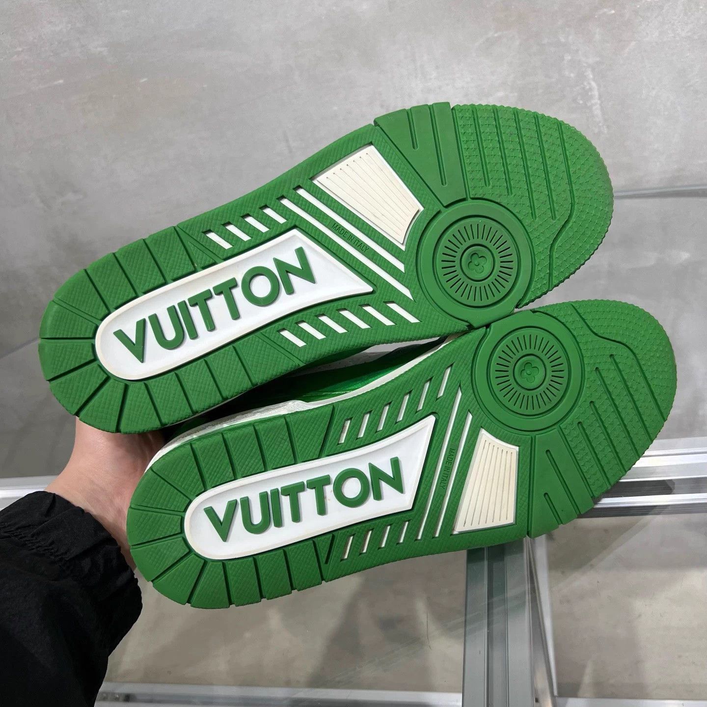 Louis Vuitton LV Trainer white and green embossed UK5.5/39.5 Size US 6.5 / EU 39-40 - 7 Thumbnail