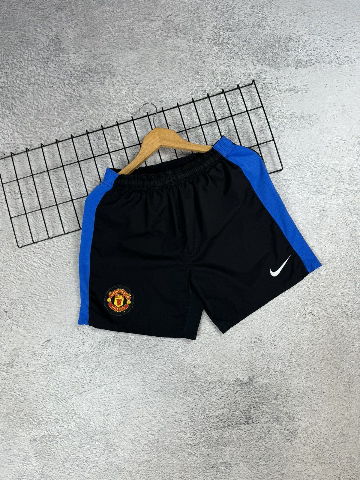 Nike × Vintage Vintage Manchester United Nike Drill Shorts y2k Blokcore S Size US 31 - 1 Thumbnail