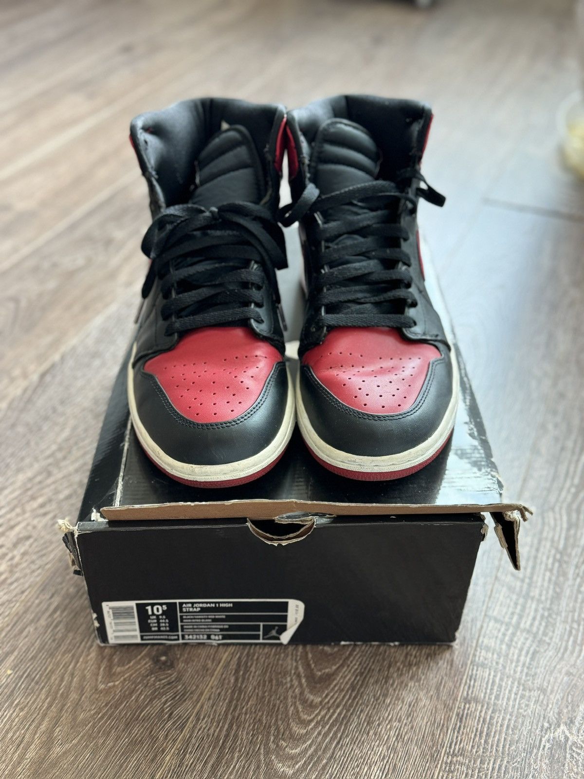 Jordan Brand × Nike Jordan 1 Bred Strap Size US 10.5 / EU 43-44 - 2 Thumbnail