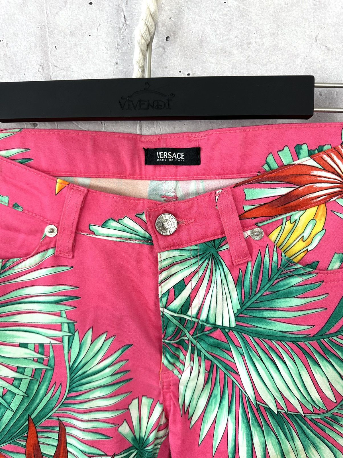 Versace Jeans Couture × Vintage Vintage Versace Jeans Couture Tropical Plants Cropped Pants Size 28" / US 6 / IT 42 - 3 Thumbnail