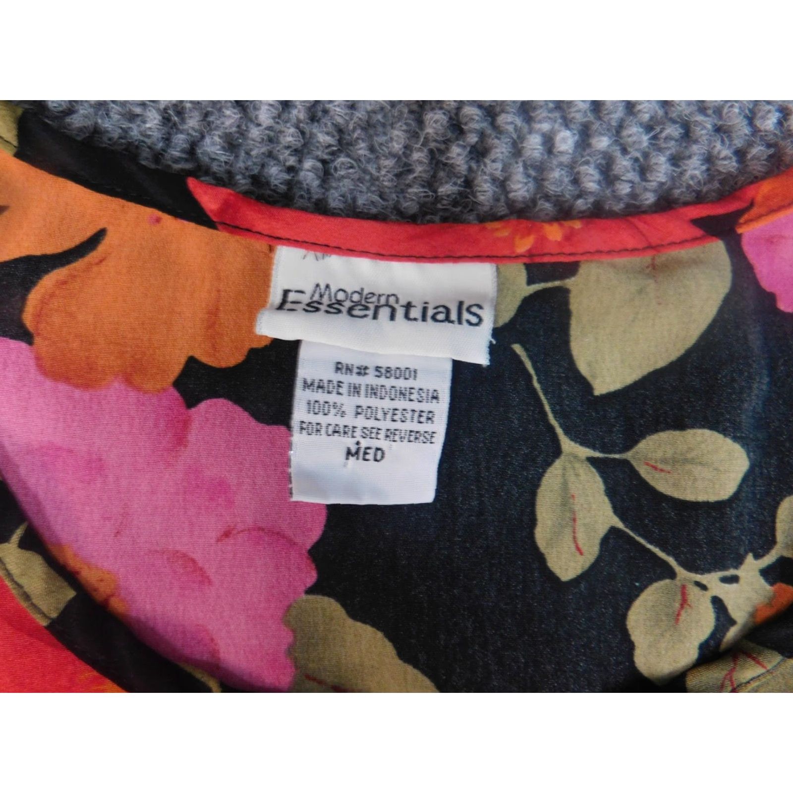 Essentials Modern Essentials Blouse Womens M Black Floral Short Sleeve Crew Neck Pullover Casual Polyester Regular Basic Size M / US 6-8 / IT 42-44 - 4 Thumbnail