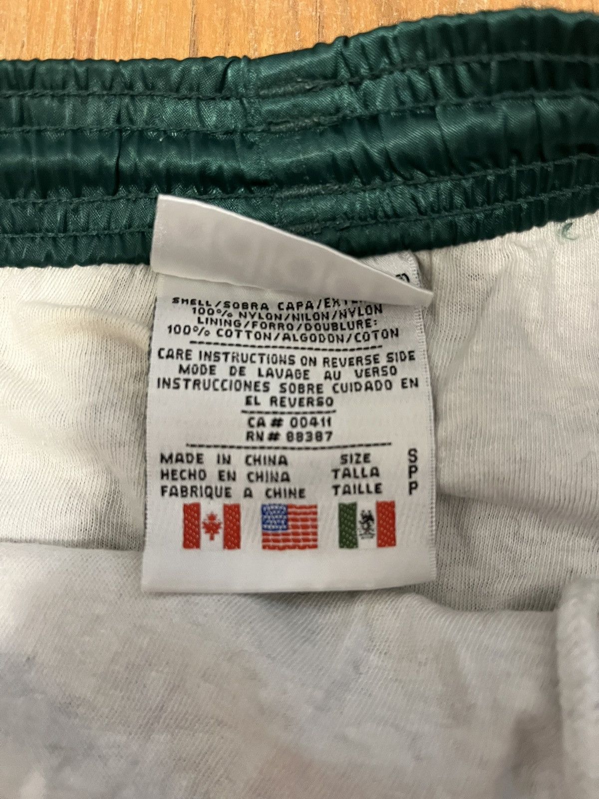 Adidas Vintage adidas green gym shorts Size US 32 / EU 48 - 4 Thumbnail