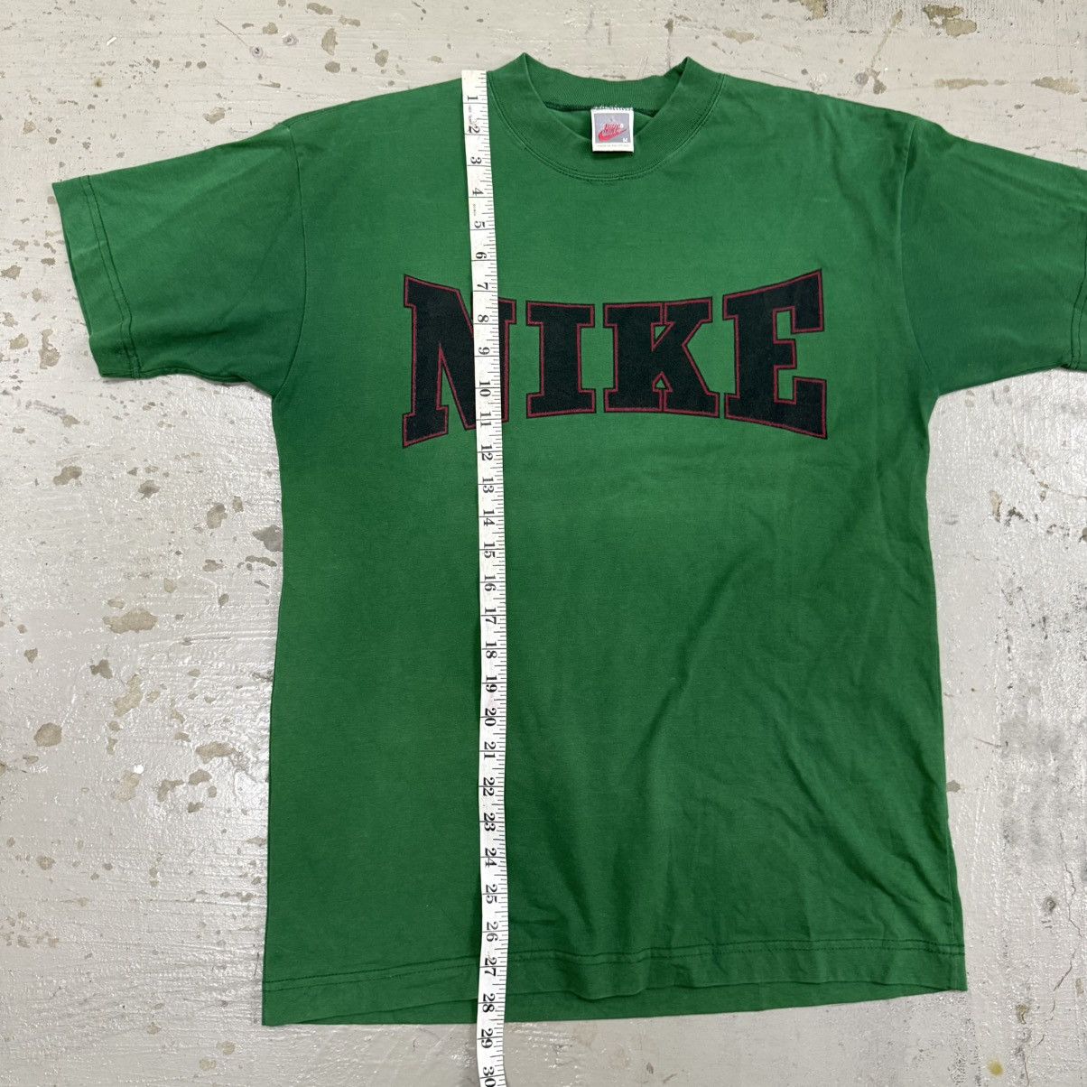 Nike Vintage Nike Curve Logo Tshirt Size US M / EU 48-50 / 2 - 5 Thumbnail